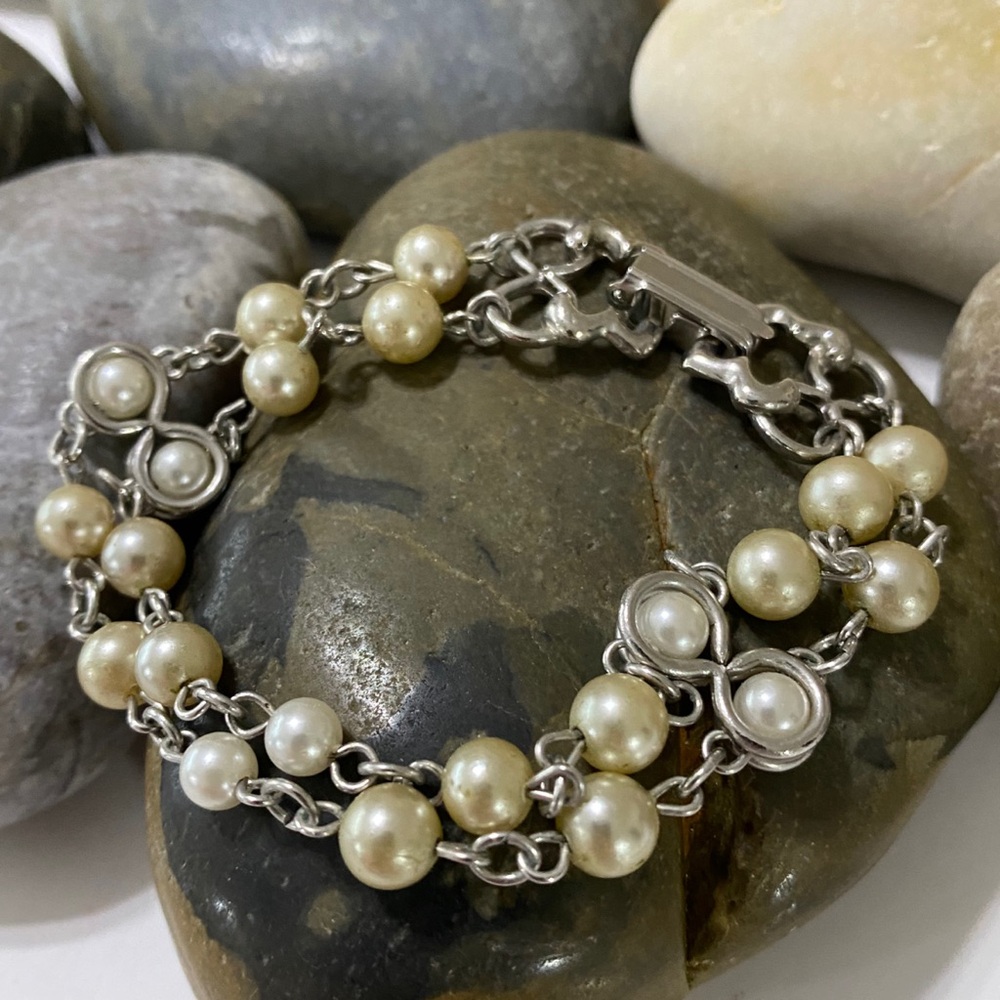 Vintage Circa 1960s, Goldette, Signed Faux Pearl costume jewelry bracelet